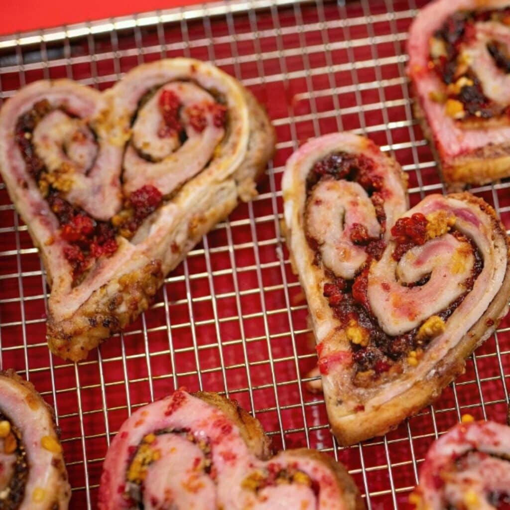 easy Heart-shaped cinnamon rolls