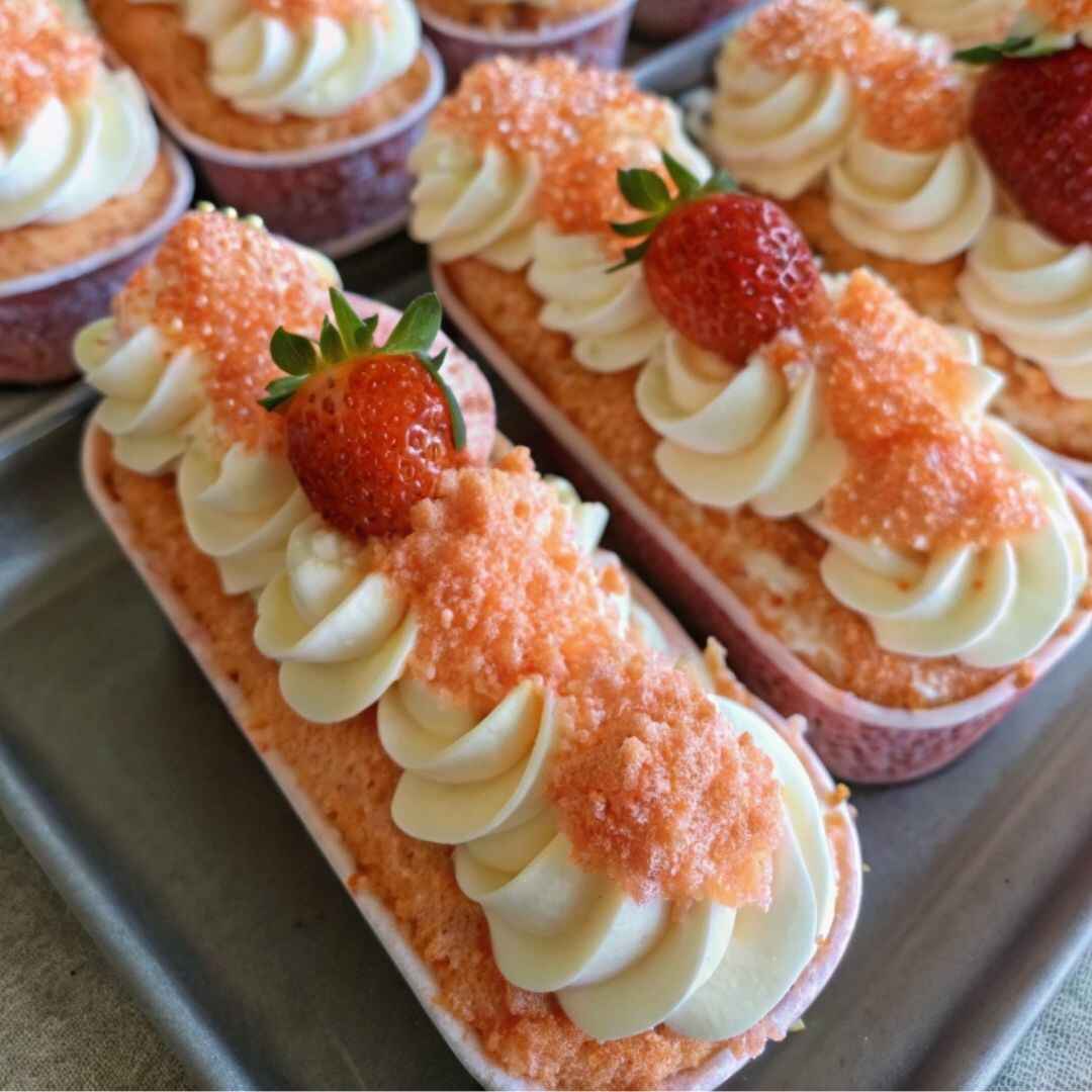 strawberry crunch tres leches mini cakes
