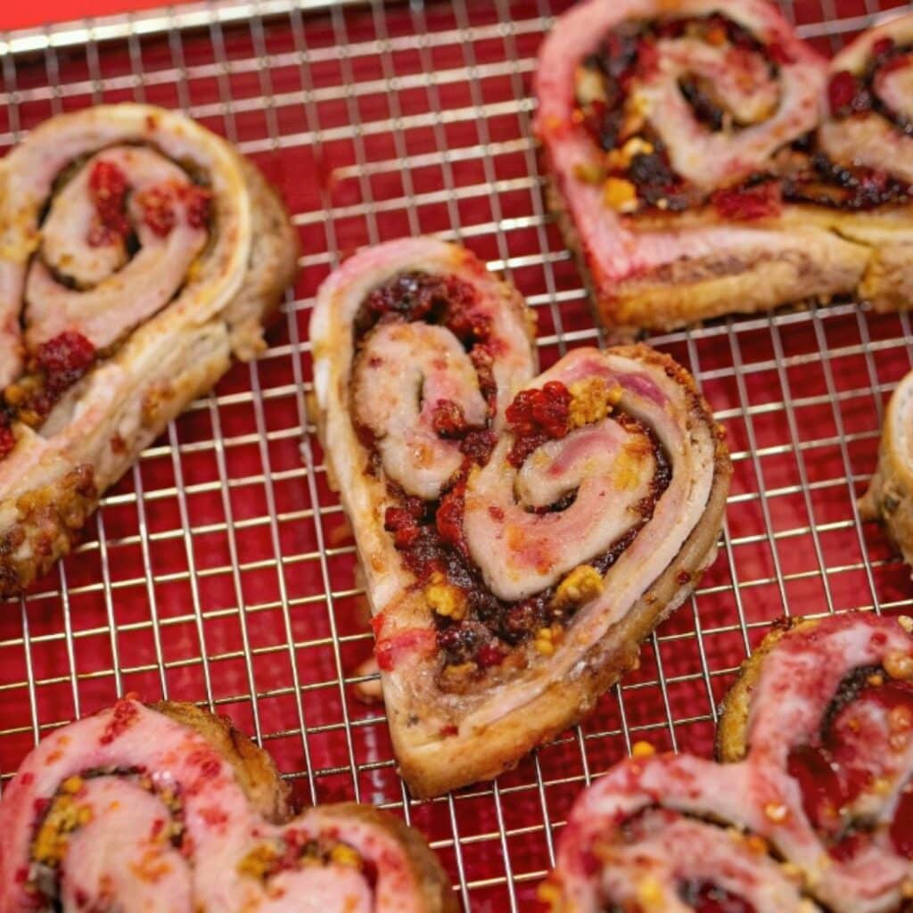 Heart-shaped cinnamon rolls