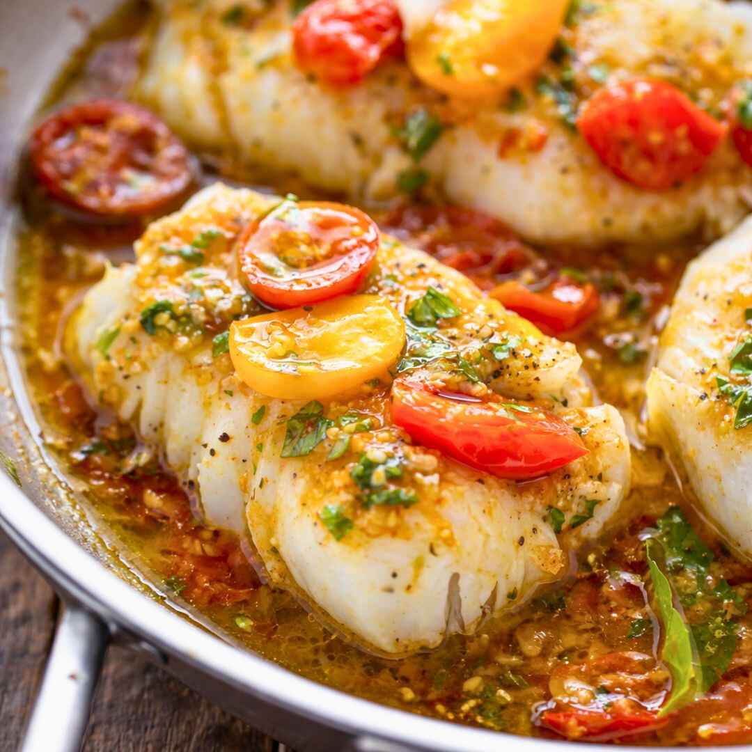 Pan-Seared Cod with Tomato Basil Sauce (Easy & Fresh) 4 Pan-Seared Cod with Tomato Basil Sauce (Easy & Fresh)