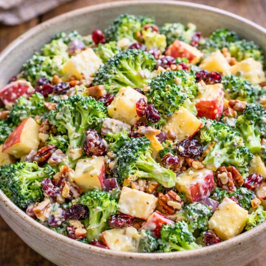 serve salad appel brocoli