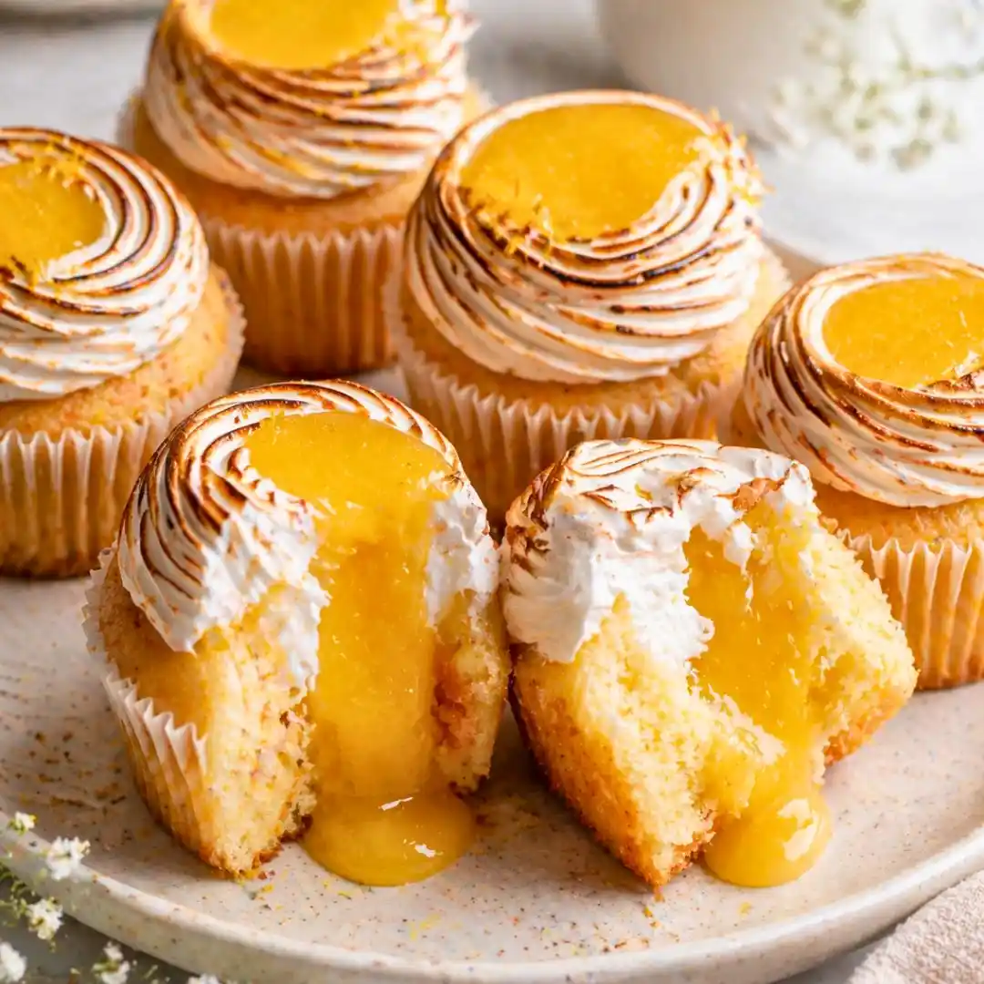 Easy Lemon Meringue Cupcakes – Soft Cake with Lemon Curd Filling